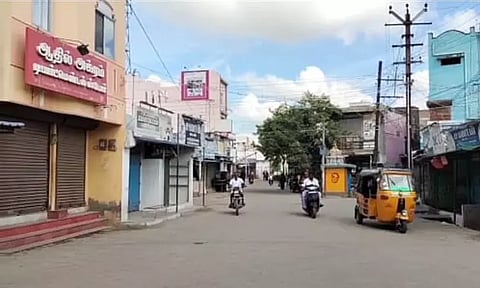 வக்பு வாரிய சட்ட திருத்தத்திற்கு எதிர்ப்பு: நெல்லை மேலப்பாளையத்தில் கடையடைப்பு