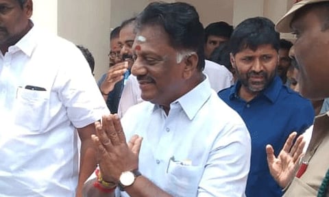 ஆயுர்வேத சிகிச்சை முடிந்து வீடு திரும்பினார் ஓ.பன்னீர்செல்வம்