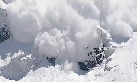 ஆல்ப்ஸ் மலையில் பனிச்சரிவு - சுற்றுலா பயணி உயிரிழப்பு