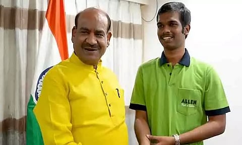 ஜே.இ.இ. மெயின் 2025; முதல் இடம் பிடித்த மாணவருக்கு ஓம் பிர்லா நேரில் வாழ்த்து