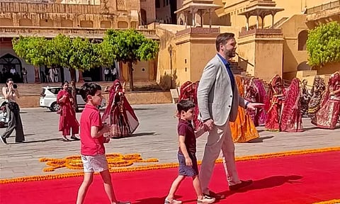 ஜெய்ப்பூர் ஆம்பர் கோட்டையை குடும்பத்துடன் பார்வையிட்ட அமெரிக்க துணை ஜனாதிபதி