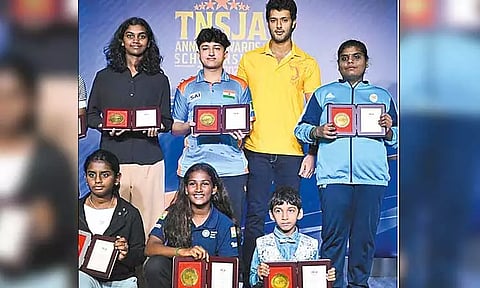 தமிழக விளையாட்டு வீரர்களுக்கு ஊக்கத்தொகை: ஷிவம் துபே வழங்கினார்