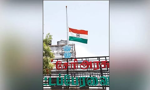 போப் ஆண்டவர் மறைவு: அரைக்கம்பத்தில் பறந்த தேசியக்கொடி