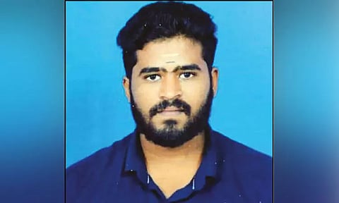 உறவினர் அஸ்தியை ஆற்றில் கரைக்க சென்ற எலக்ட்ரீசியனுக்கு நேர்ந்த சோகம்