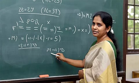 4 ஆயிரம் உதவி பேராசிரியர் பணியிடங்களுக்கு போட்டித்தேர்வு எப்போது?