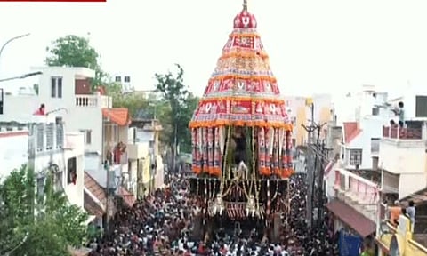 ஸ்ரீரங்கம் ரங்கநாதர் கோவில் சித்திரை தேரோட்டம்... பக்தி பரவசத்துடன் பக்தர்கள் வழிபாடு