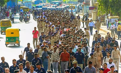 குஜராத்தில் சட்டவிரோதமாக தங்கி இருந்த வங்காளதேசத்தினர் 450 பேர் கைது