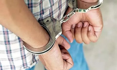 சமூக வலைதளங்களில் பாகிஸ்தானுக்கு ஆதரவாக கருத்து பதிவு: 11 பேர் கைது