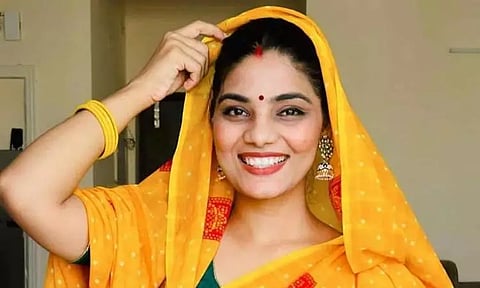 பஹல்காம் தாக்குதல் குறித்து சர்ச்சை கருத்து; பிரபல பாடகி மீது தேசத்துரோக வழக்கு