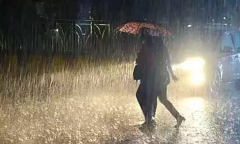 நள்ளிரவு 1 மணி வரை 4 மாவட்டங்களில் மழைக்கு வாய்ப்பு