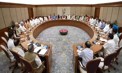 பஹல்காம் தாக்குதல்: பிரதமர் மோடி தலைமையில் மத்திய அமைச்சரவைக் கூட்டம் தொடங்கியது