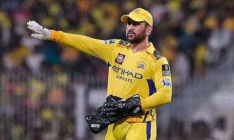 ஐபிஎல் போட்டியில் இருந்து தோனி ஓய்வு பெற வேண்டும்: கில்கிறிஸ்ட்