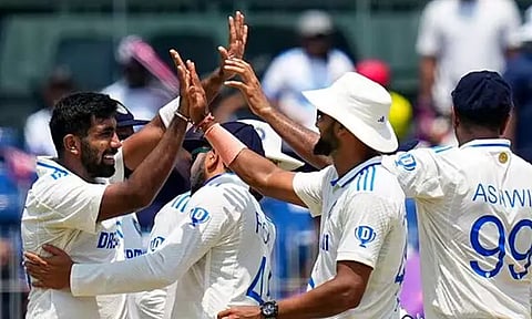 ஸ்டார்க், கம்மின்ஸ் இல்லை.. அவர் பந்துவீச்சின் பிராட்மேன் - ஆஸி.முன்னாள் கேப்டன் பாராட்டு