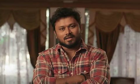 வி.ஜே.சித்து இயக்குநராக அறிமுகமாகும் 'டயங்கரம்- தனுஷ் வாழ்த்து