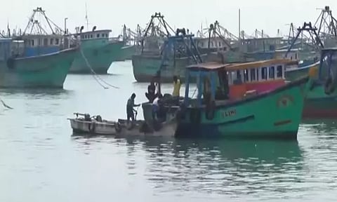 கடற்கொள்ளையர்கள் தாக்குதல்; நாகை மீனவர்கள் வேலை நிறுத்தம் அறிவிப்பு