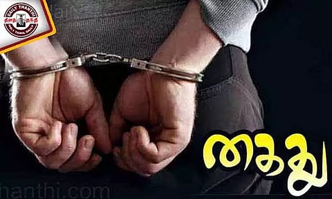 நெல்லையில் வாலிபரிடம் பணம் கேட்டு கத்தியை காட்டி மிரட்டல்: 2 பேர் கைது