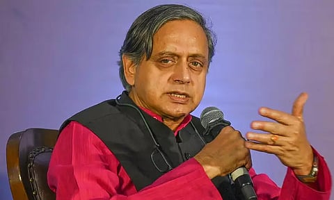 மத அடிப்படையில் பயங்கரவாதிகள் நம்மை பிரிக்க அனுமதிக்க கூடாது: சசி தரூர் எம்.பி.