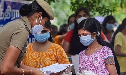 மருத்துவ படிப்புக்கான நீட் தேர்வு இன்று நடக்கிறது: மாணவர்களுக்கு கடும் கட்டுப்பாடுகள் விதிப்பு