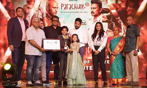 சிறந்த வெப் சீரிஸுக்கான விருதை வென்ற 'பாராசூட்'