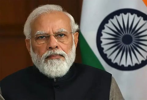 எல்லையில் நீடிக்கும் போர் பதற்றம்: பிரதமர் மோடியுடன் பாதுகாப்புத்துறை செயலர் சந்திப்பு