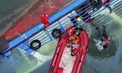 சீனாவில் சுற்றுலா படகு கவிழ்ந்து விபத்து - 10 பேர் பலி