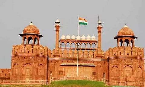 செங்கோட்டைக்கு உரிமை கோரி பெண் தாக்கல் செய்த வழக்கு - சுப்ரீம் கோர்ட்டு தள்ளுபடி