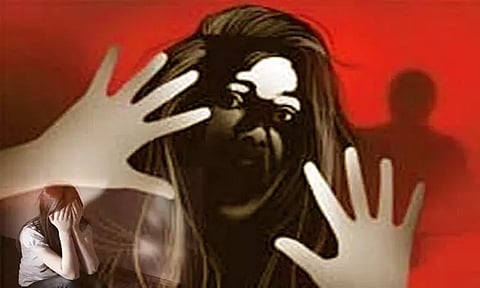 வீட்டு உரிமையாளரின் மனைவி, மகளை மிரட்டி பாலியல் வன்கொடுமை - வேலைக்காரர் கைது