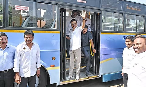 214 புதிய பேருந்துகள் சேவை: தொடங்கி வைத்து பார்வையிட்டார் மு.க.ஸ்டாலின்