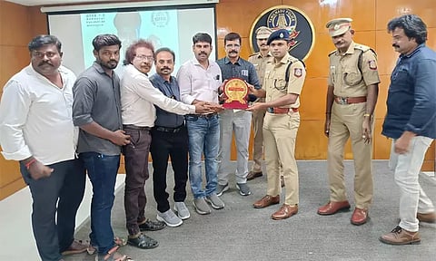 "திரு" குறும்படத்தின் இயக்குநர் கலைஞர்களுக்கு எஸ்.பி. ஆல்பர்ட் ஜான் பாராட்டு