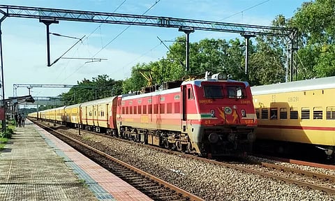 அனந்தபுரி, உழவன் எக்ஸ்பிரஸ் ரெயிலில் படுக்கை வசதி பெட்டி குறைப்பு