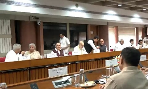 ஆபரேஷன் சிந்தூர் விவகாரம்: டெல்லியில் அனைத்துக்கட்சிக் கூட்டம் தொடங்கியது