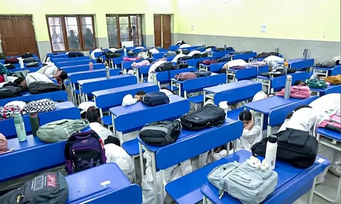 போர் பதற்றம்... பாதுகாப்பு கருதி வட மாநிலங்களில் பள்ளி, கல்லூரிகள் மூடல்