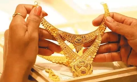 அதிரடியாக குறைந்த தங்கம் விலை... இன்றைய நிலவரம் என்ன?