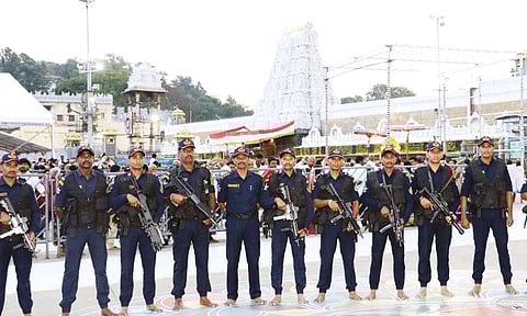 போர் பதற்றம் எதிரொலி: திருப்பதி ஏழுமலையான் கோவிலில் ஆக்டோபஸ் படை வீரர்கள் ஒத்திகை