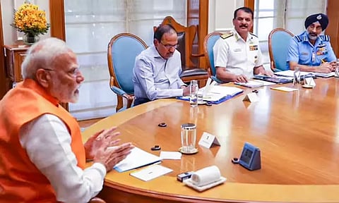 பிரதமர் மோடியுடன் தேசிய பாதுகாப்பு ஆலோசகர் அஜித் தோவல் ஆலோசனை