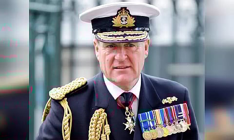 பெண் ஊழியருக்கு பாலியல் தொல்லை: இங்கிலாந்து கடற்படை தலைமை தளபதி பணியில் இருந்து விடுவிப்பு