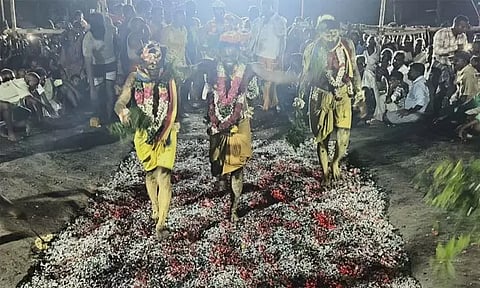 ஊத்துக்கோட்டை: திரௌபதி அம்மன் கோவிலில் தீமிதி திருவிழா