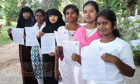 பிளஸ்-2 தற்காலிக மதிப்பெண் சான்றிதழ் விநியோகம்: விடைத்தாள் நகலுக்கு நாளை முதல் விண்ணப்பிக்கலாம்