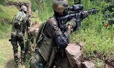 மணிப்பூர்: இந்தியா-மியான்மர் எல்லையில் 10 பயங்கரவாதிகள் சுட்டுக்கொலை