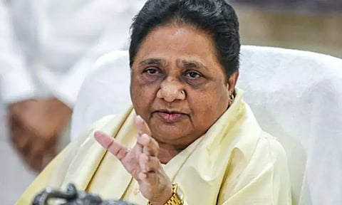 பெண் விங் கமாண்டர் குறித்து சமாஜ்வாடி தலைவர் சர்ச்சை கருத்து - மாயாவதி கண்டனம்