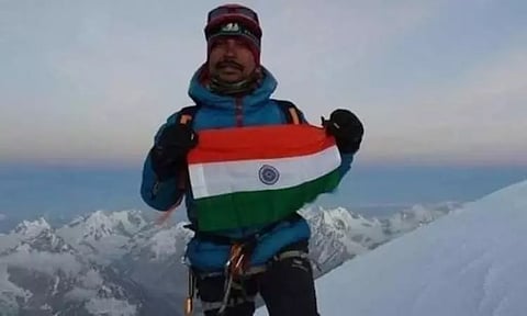 மலையேற்றத்தின்போது மயங்கி விழுந்து இந்தியர் உயிரிழப்பு