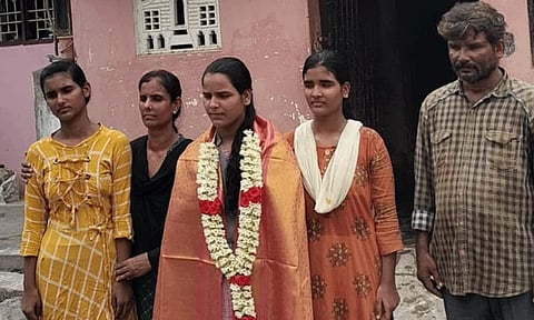 பீகார் தொழிலாளியின் மகள், தமிழில் 93 மதிப்பெண்கள் பெற்று அசத்தல்