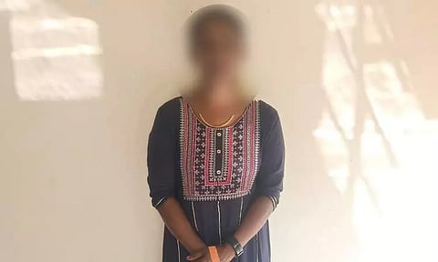 போலீஸ் நிலையத்தில் பெண்ணை நிர்வாணமாக்கி சோதனை: சப்-இன்ஸ்பெக்டர் இடைநீக்கம்