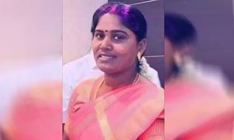 தொடர் புகார் எதிரொலி.. தி.மு.க. பெண் கவுன்சிலர் கட்சியில் இருந்து சஸ்பெண்ட்