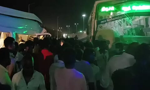 தஞ்சை அருகே சாலை விபத்தில் சிக்கி 4 பேர் உயிரிழப்பு