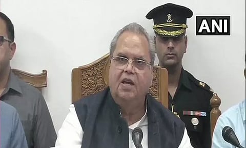 காஷ்மீர் முன்னாள் கவர்னருக்கு எதிராக குற்றப்பத்திரிகை-சி.பி.ஐ. தாக்கல்