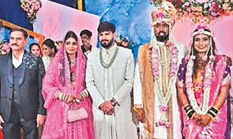 ஒரே மேடையில் நடந்த இந்து, முஸ்லிம் திருமணம்; புனேவில் நெகிழ்ச்சி