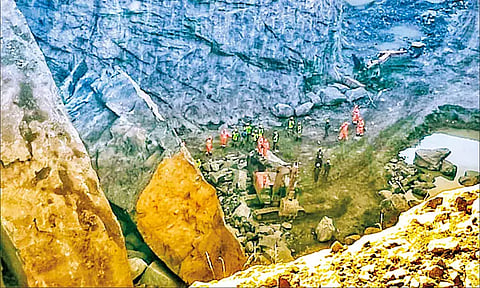 கல்குவாரியில் பாறைகள் விழுந்து 6 பேர் பலியான வழக்கில் 2 பேர் கைது