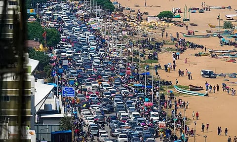 மெரினா வான்சாகச நிகழ்ச்சியில் 5 பேர் உயிரிழந்த விவகாரம்: டி.ஜி.பி. விளக்கம் அளிக்க உத்தரவு