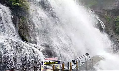 குற்றால அருவிகளில் குளிக்க தடை